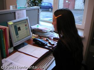 Mergina ir komputeris