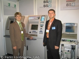 Parodoje „BankTech 2006“ BS/2 atstovai Vladas Lapinskas, Pavel Drobinov