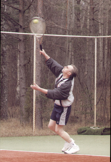 Gediminas Kirkilas žaidžia tenisą