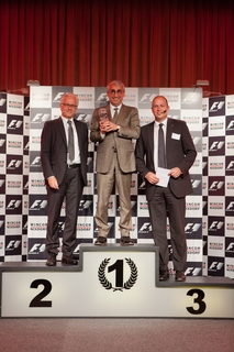 Слева направо: президент и генеральный директор Wincor Nixdorf Эккард Хайдлофф, председатель правления Penki kontinentai Идракас Дадашовас и директор департамента непрямых продаж Wincor Nixdorf Хаген Хоэль