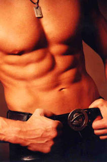 Merginos myli ausimis?